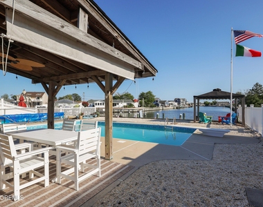 1345 Bay Avenue - Photo Thumbnail 9