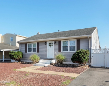 1345 Bay Avenue - Photo Thumbnail 17