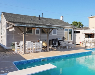 1345 Bay Avenue - Photo Thumbnail 15