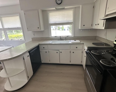 172 Larchwood Avenue - Photo Thumbnail 11