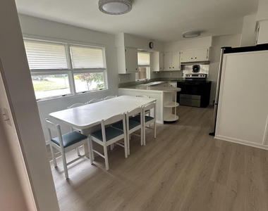 172 Larchwood Avenue - Photo Thumbnail 9