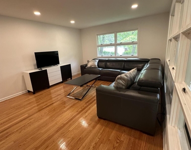 172 Larchwood Avenue - Photo Thumbnail 3