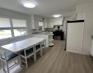 172 Larchwood Avenue - Photo Thumbnail 13