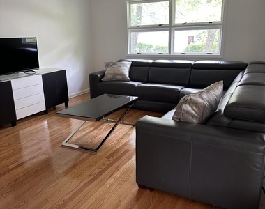 172 Larchwood Avenue - Photo Thumbnail 1