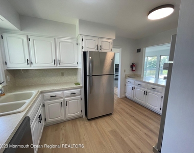 12 Greenbrier Road - Photo Thumbnail 6