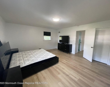 12 Greenbrier Road - Photo Thumbnail 10