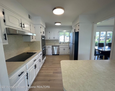 12 Greenbrier Road - Photo Thumbnail 5