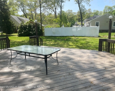 12 Greenbrier Road - Photo Thumbnail 14