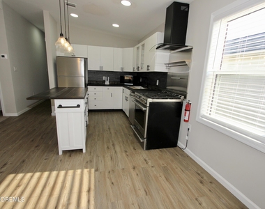 1001 Nw Central Avenue - Photo Thumbnail 2