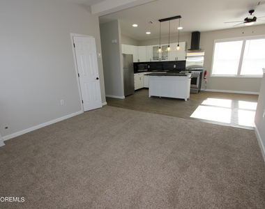 1001 Nw Central Avenue - Photo Thumbnail 9
