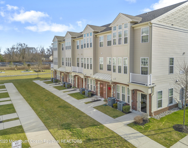 1 Kyle Drive - Photo Thumbnail 1