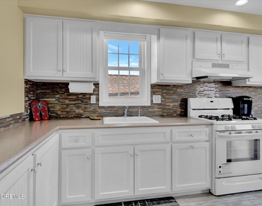 222 Hiering Avenue - Photo Thumbnail 6