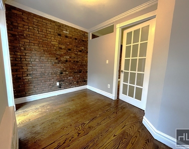 East 5 Street - Photo Thumbnail 2