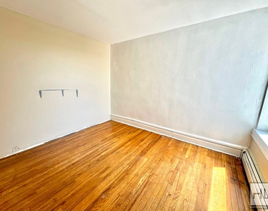 81 Street - Photo Thumbnail 1