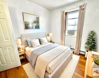 81 Street - Photo Thumbnail 2