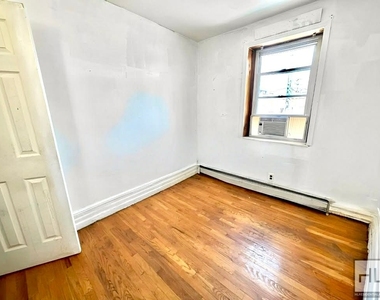 81 Street - Photo Thumbnail 3