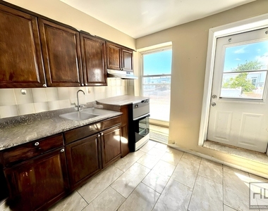 81 Street - Photo Thumbnail 6