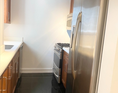East 71st Street - Photo Thumbnail 2
