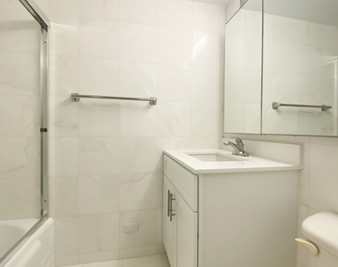East 71st Street - Photo Thumbnail 5