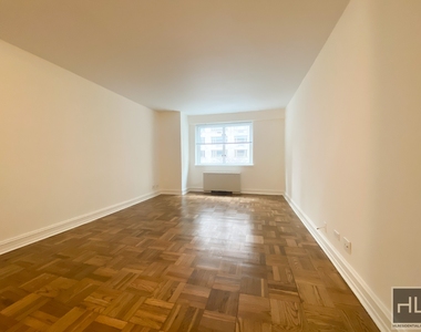 East 71st Street - Photo Thumbnail 2