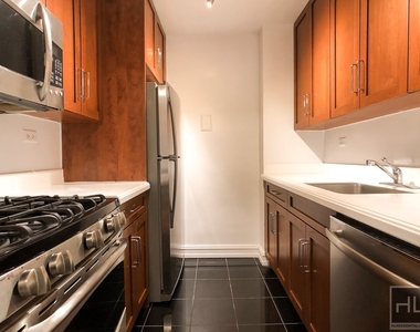 East 71st Street - Photo Thumbnail 4