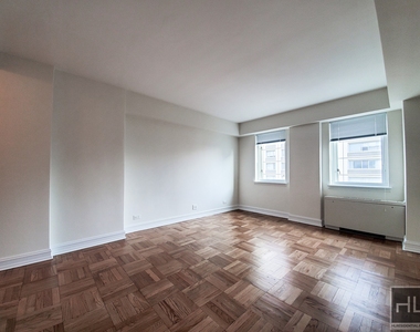 East 71st Street - Photo Thumbnail 2