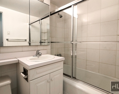 East 71st Street - Photo Thumbnail 6