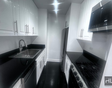 East 79 Street - Photo Thumbnail 3