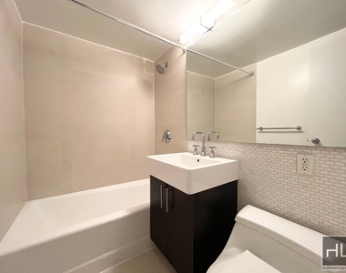 East 63 Street - Photo Thumbnail 4