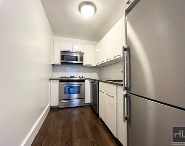 East 63 Street - Photo Thumbnail 3