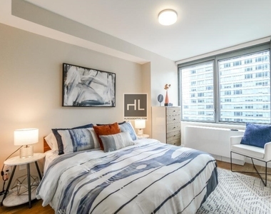 West 57th Street - Photo Thumbnail 2