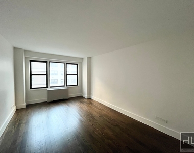 East 63 Street - Photo Thumbnail 14