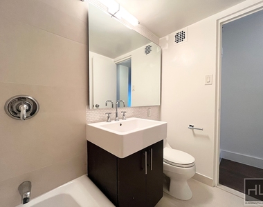 East 63 Street - Photo Thumbnail 5