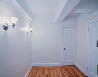East 68 Street - Photo Thumbnail 2