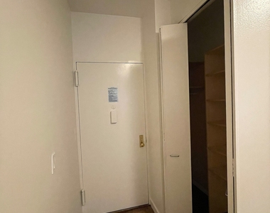 East 49 Street - Photo Thumbnail 13