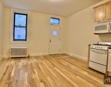 East 89 Street - Photo Thumbnail 1