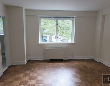 East 71st Street - Photo Thumbnail 2