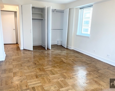 East 71st Street - Photo Thumbnail 2