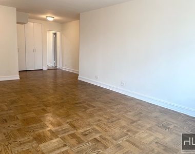 East 71st Street - Photo Thumbnail 1