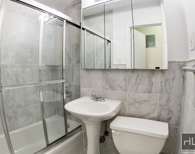 East 80 Street - Photo Thumbnail 4