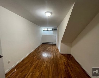 York Avenue - Photo Thumbnail 1