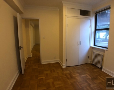 York Avenue - Photo Thumbnail 3