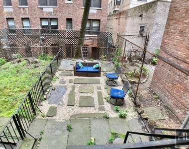 East 89 Street - Photo Thumbnail 5