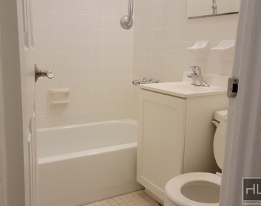 East 89 Street - Photo Thumbnail 3