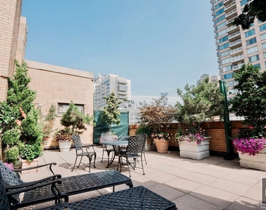 East 68 Street - Photo Thumbnail 2