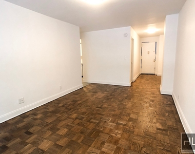 East 56 Street - Photo Thumbnail 2