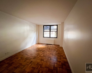 East 49 Street - Photo Thumbnail 1