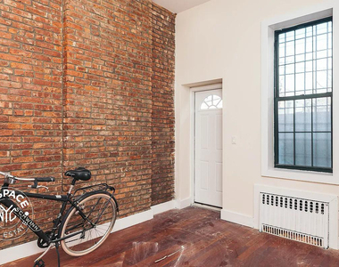 179 Knickerbocker Avenue - Photo Thumbnail 2