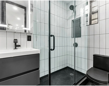 West 52 Street - Photo Thumbnail 3