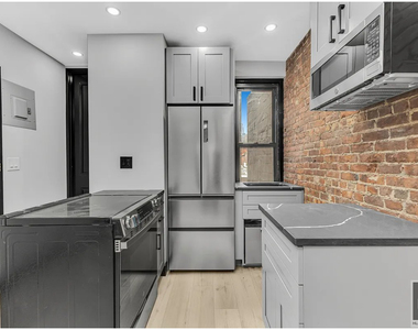 West 52 Street - Photo Thumbnail 1